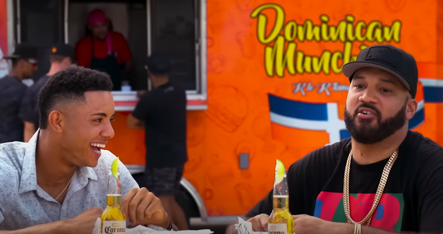 Astros' Jeremy Peña chops it up with The Kid Mero to show off La Vida Más  Fina! 