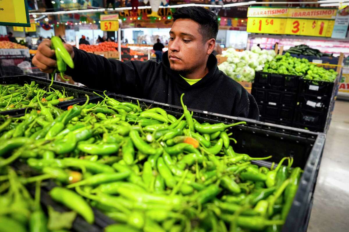 h-e-b-mi-tienda-a-tour-of-houston-mexican-grocery-store-chain