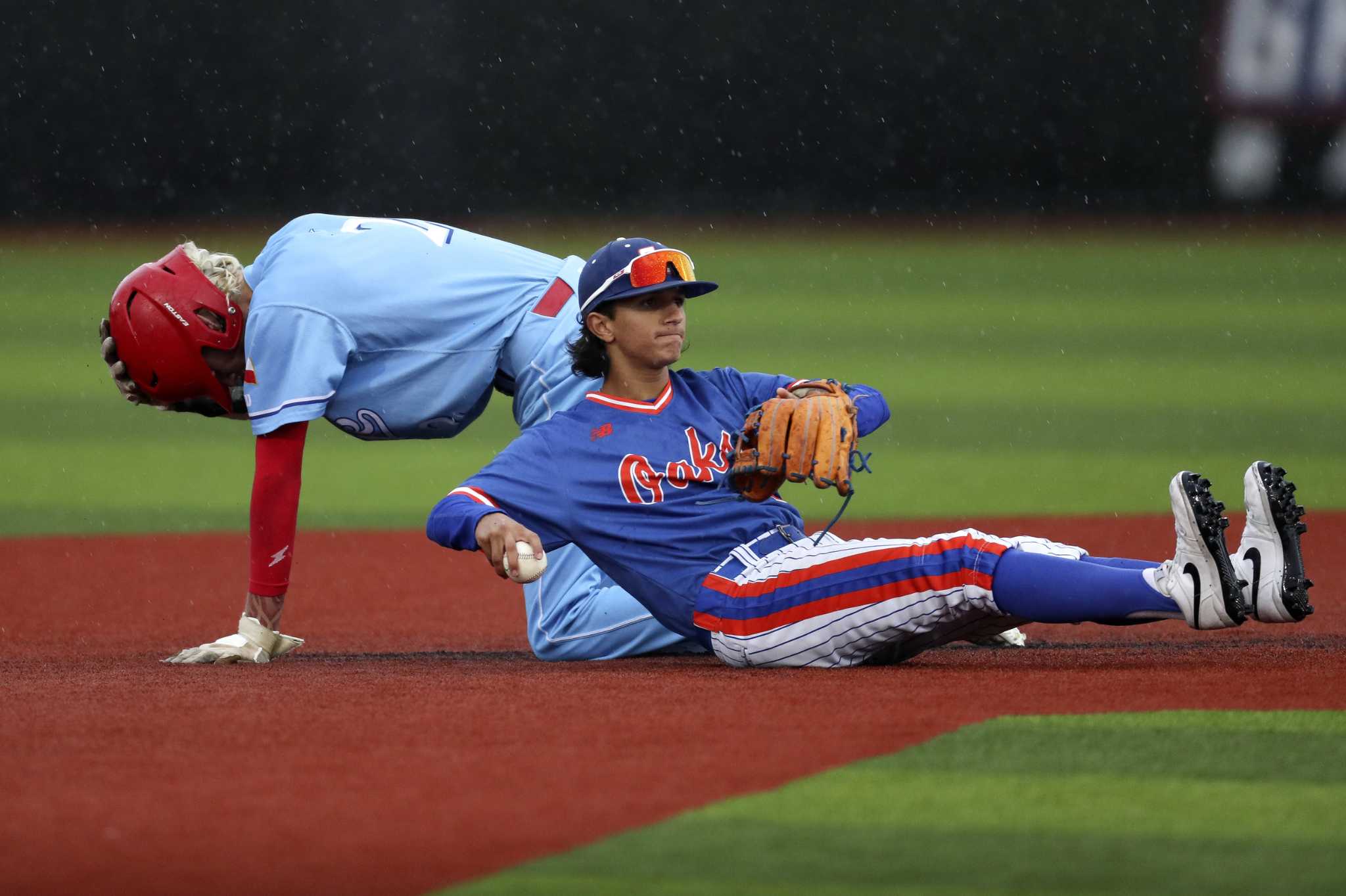 Grand Oaks Walks off On Conroe grand-oaks-walks-off-on-conroe