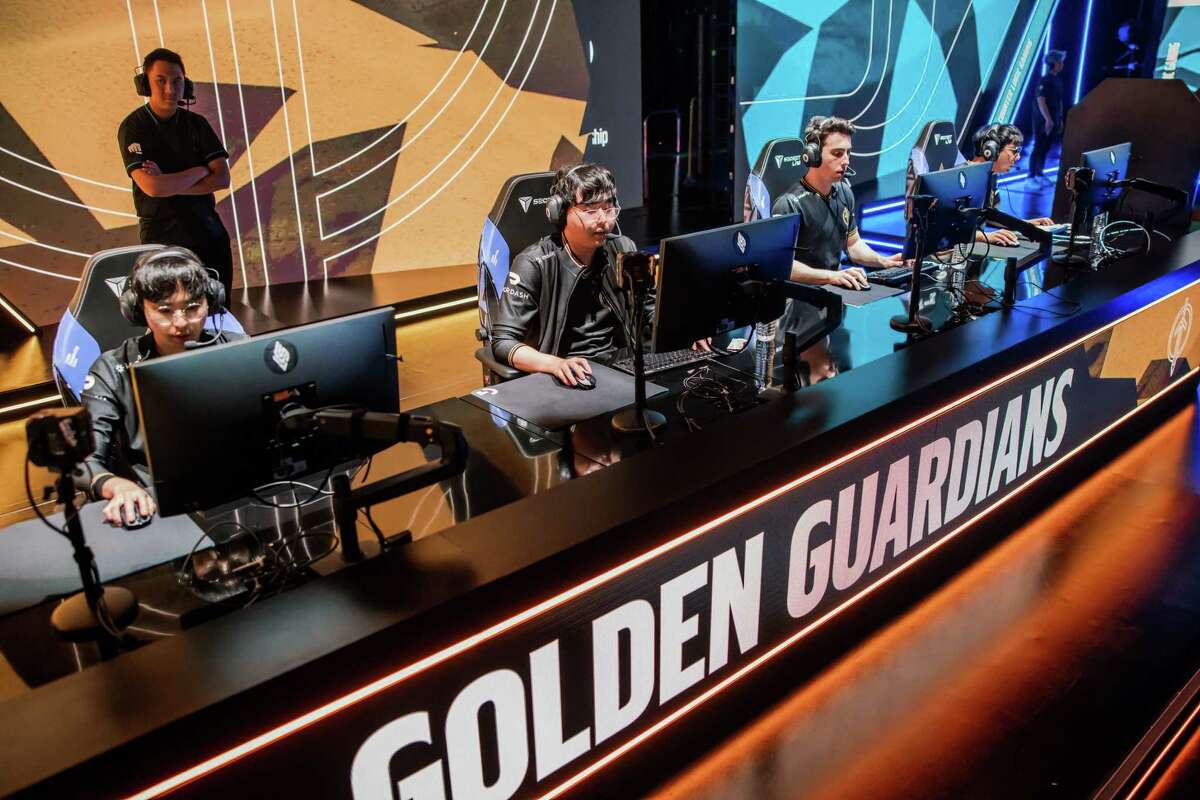 Warriors' Golden Guardians: Inside the life of an esports pro