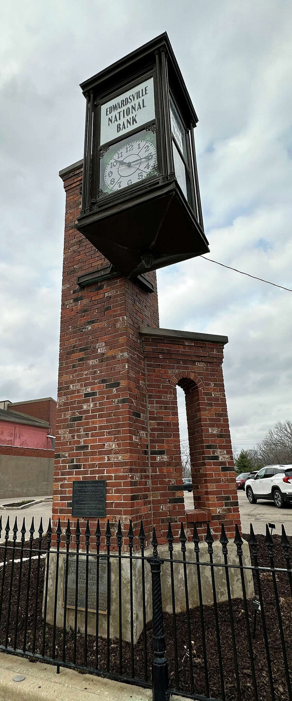 History behind Edwardsville bank clock celebrated, time capsule opened