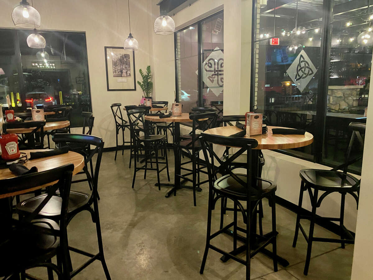 The Flats Restaurant a puzzling mishmash in Clifton Park