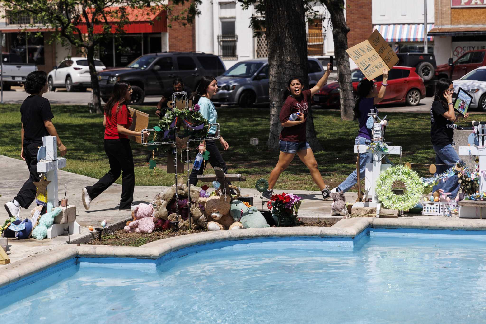 Cary Clack: Keep marching, children, to end gun violence - Vimarsana News