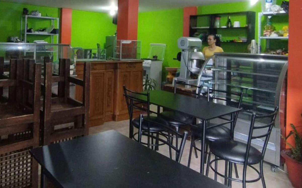 Nutri Coffee Shop in Quito is among the thousands of businesses struggling to operate without regular immigration in Ecuador.  Until she gets an ID card and tax documents, owner Lenny Sosa must close the doors and Nutri Coffee can only operate as a catering business. 