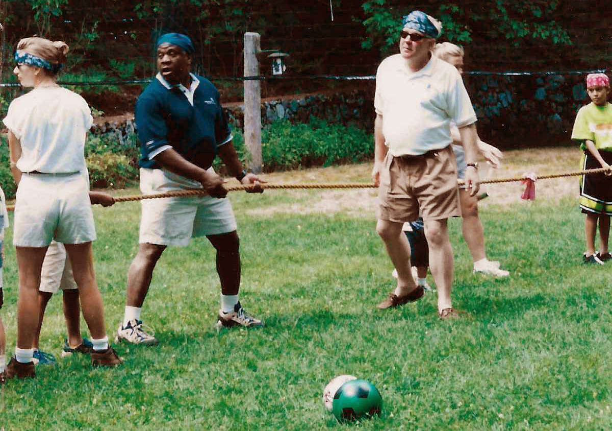 Photo shows Clarence Thomas playing tug-of-war at billionaire's resort 