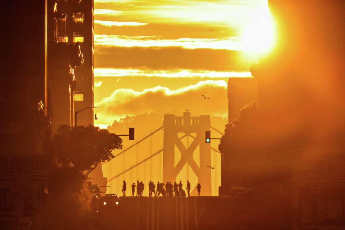 Photographers flock to S.F. street for weekend of epic sunrises