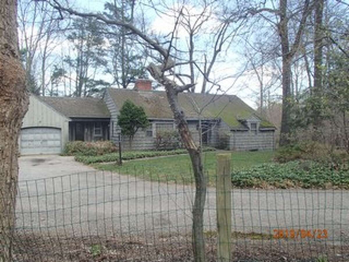 Woman dies in Bloomfield house fire, official says