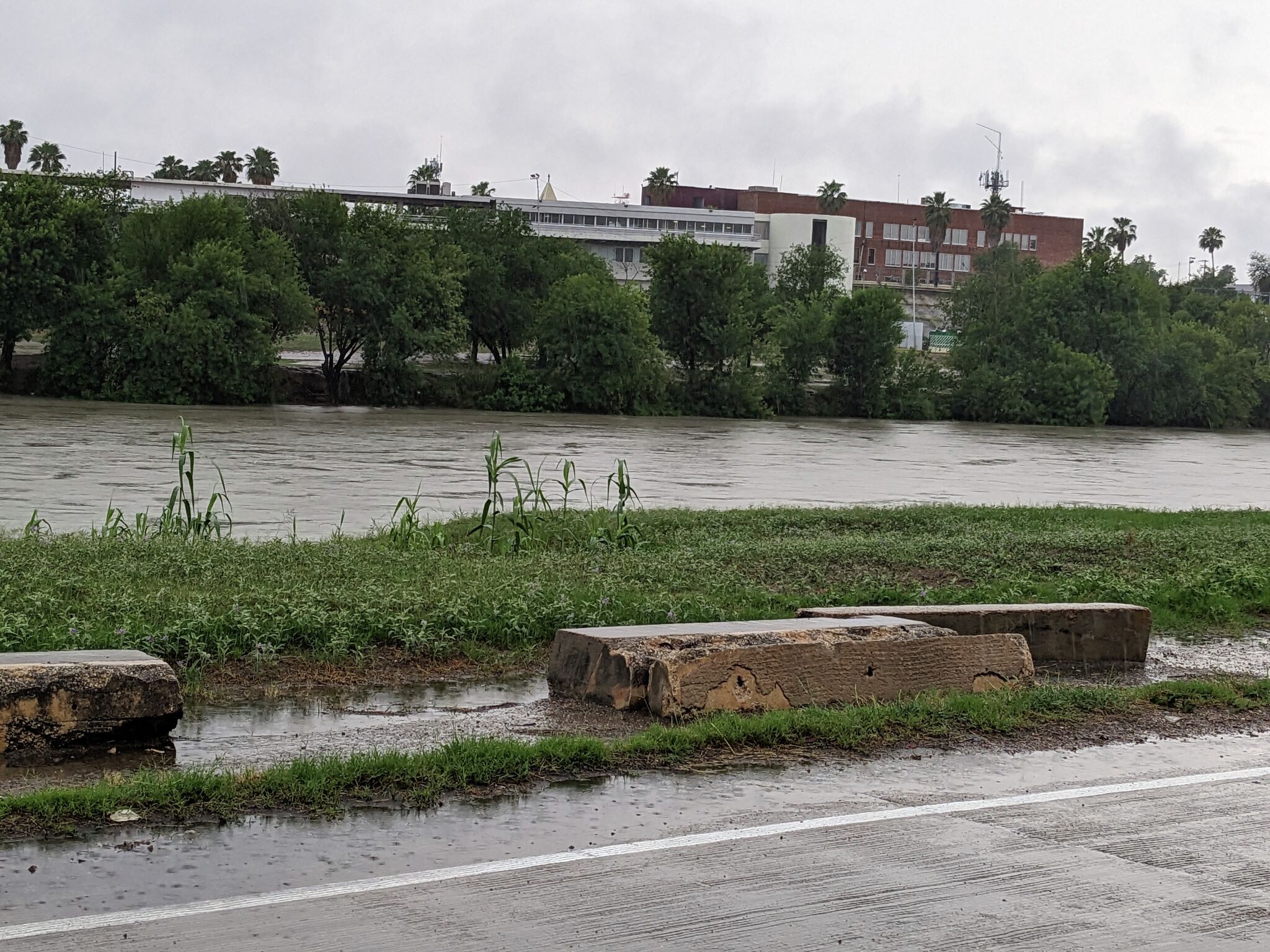 Laredo+Residents+Brace+for+Devastating+Floodwaters+as+Rio+Grande+Surges