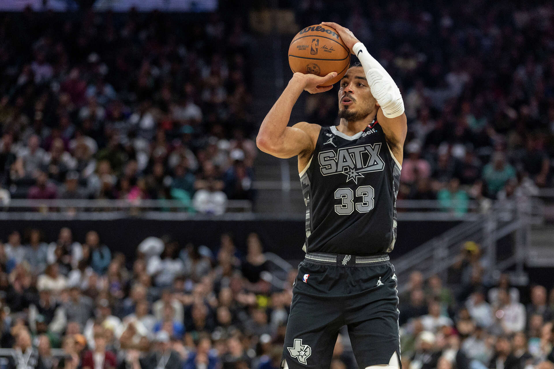 San Antonio Spurs re-up with Tre Jones