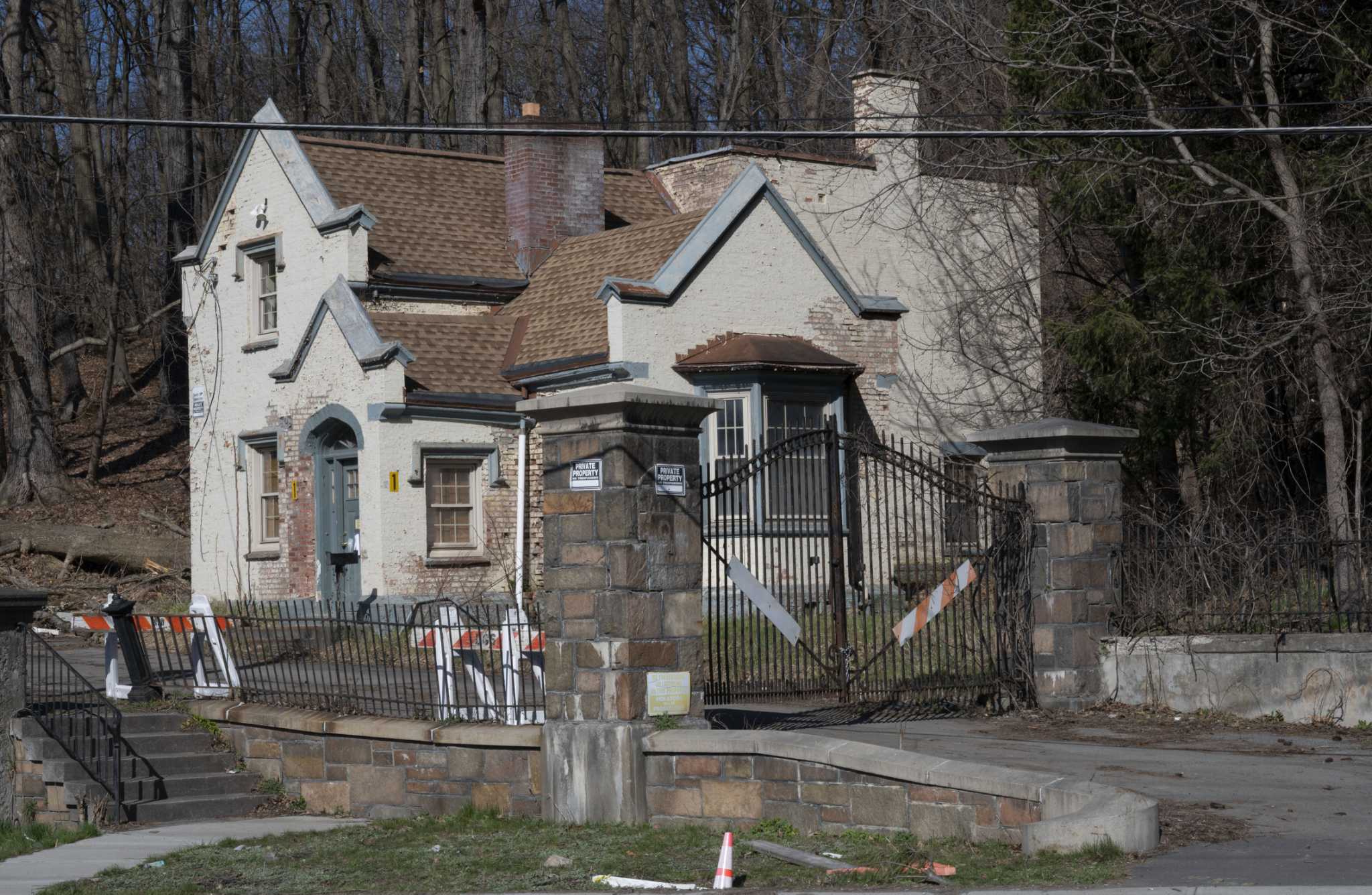 Advocates look to save what remains at Kenwood Academy site - Vimarsana News