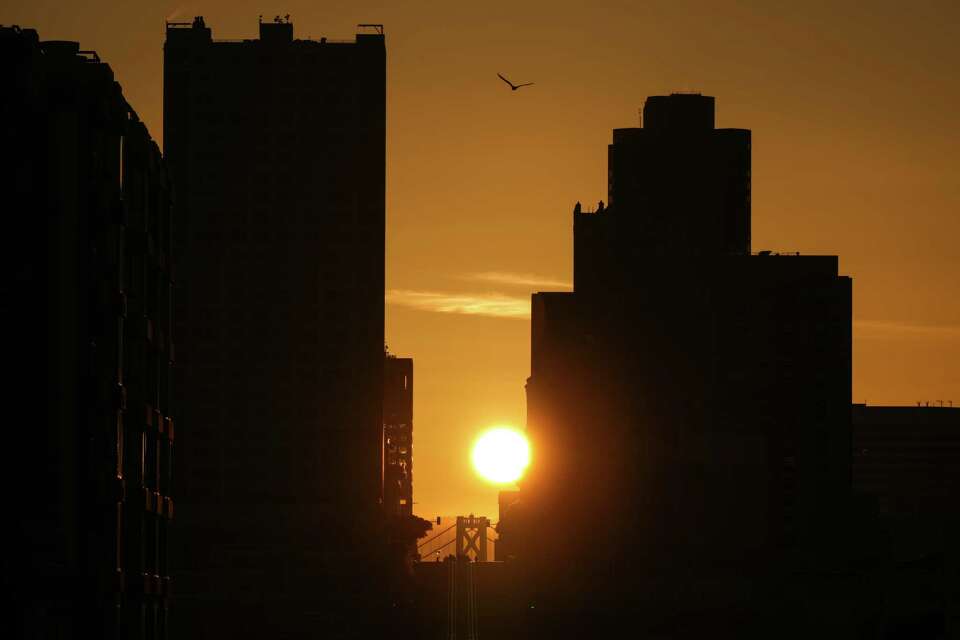 Photographers flock to S.F. street for weekend of epic sunrises