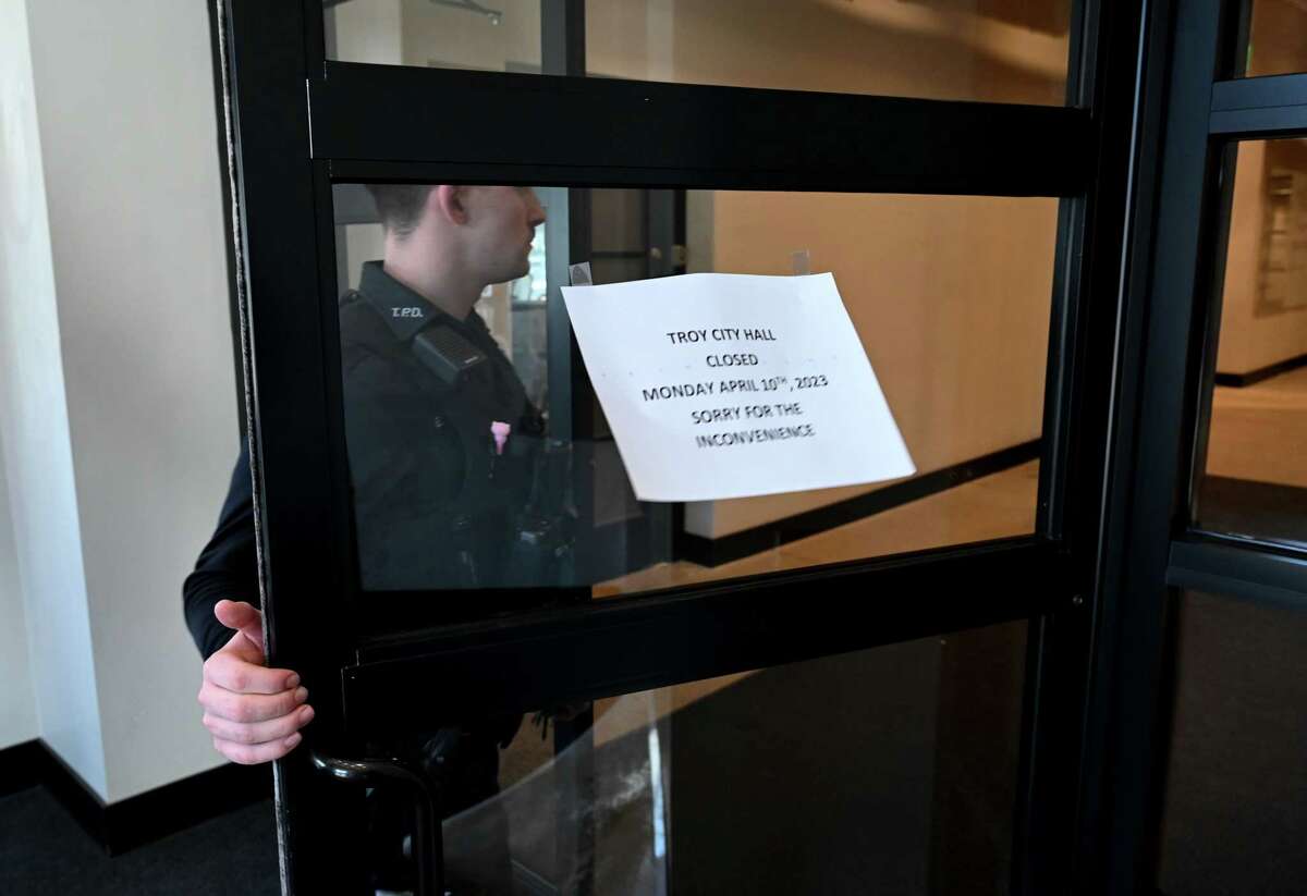 Intruders enter Troy City Hall, other Hedley Building offices