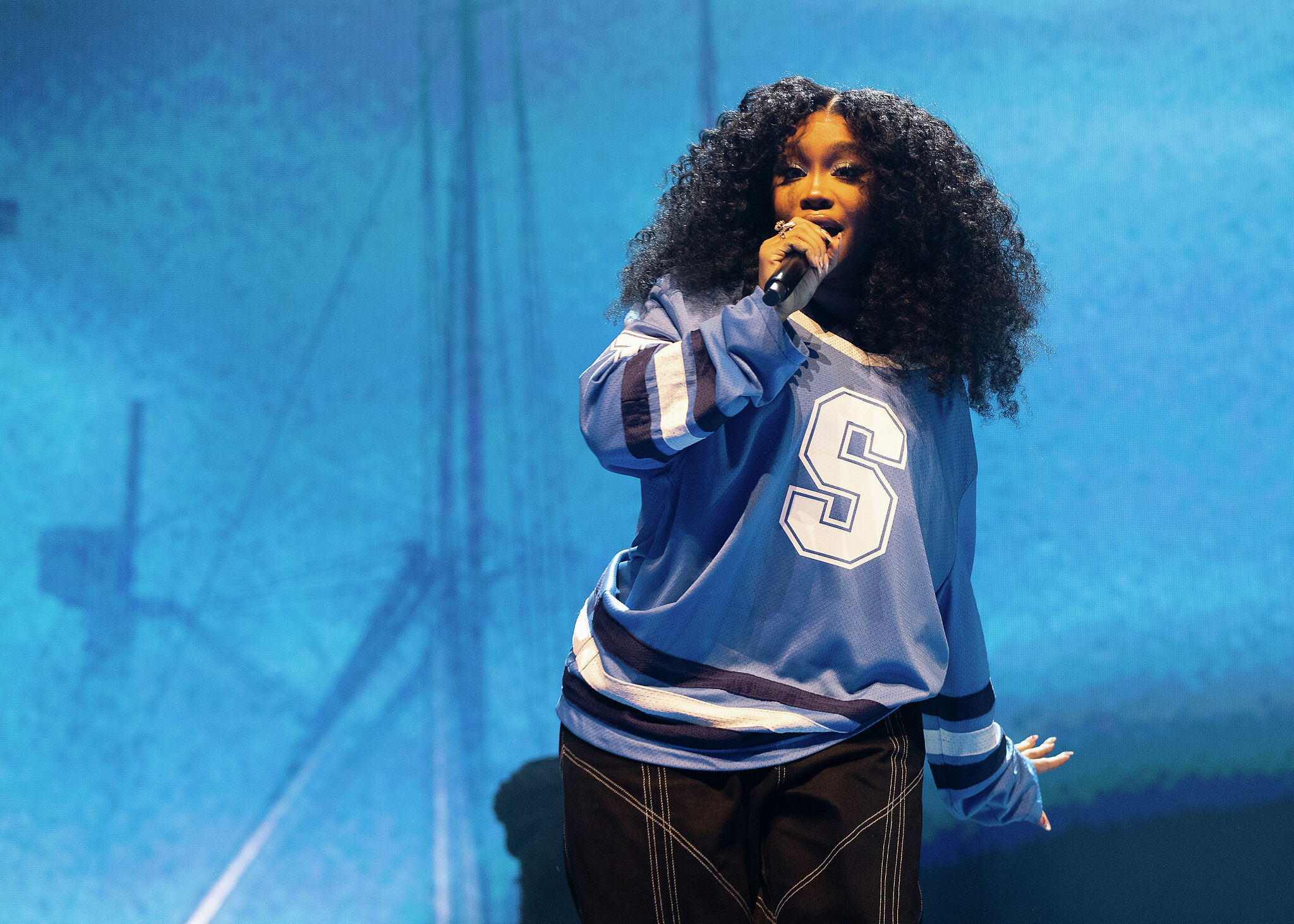 R&B singer SZA compliments San Antonio after show and teases mini