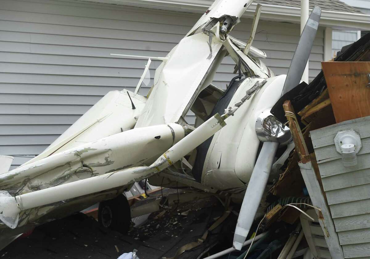 officials-flight-school-plane-crashes-returning-to-danbury-airport