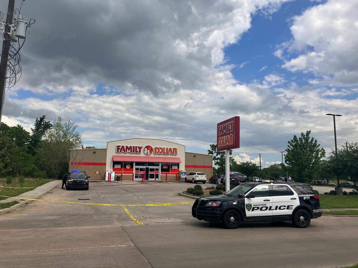 Police officer shoots man near Family Dollar in southeast Houston