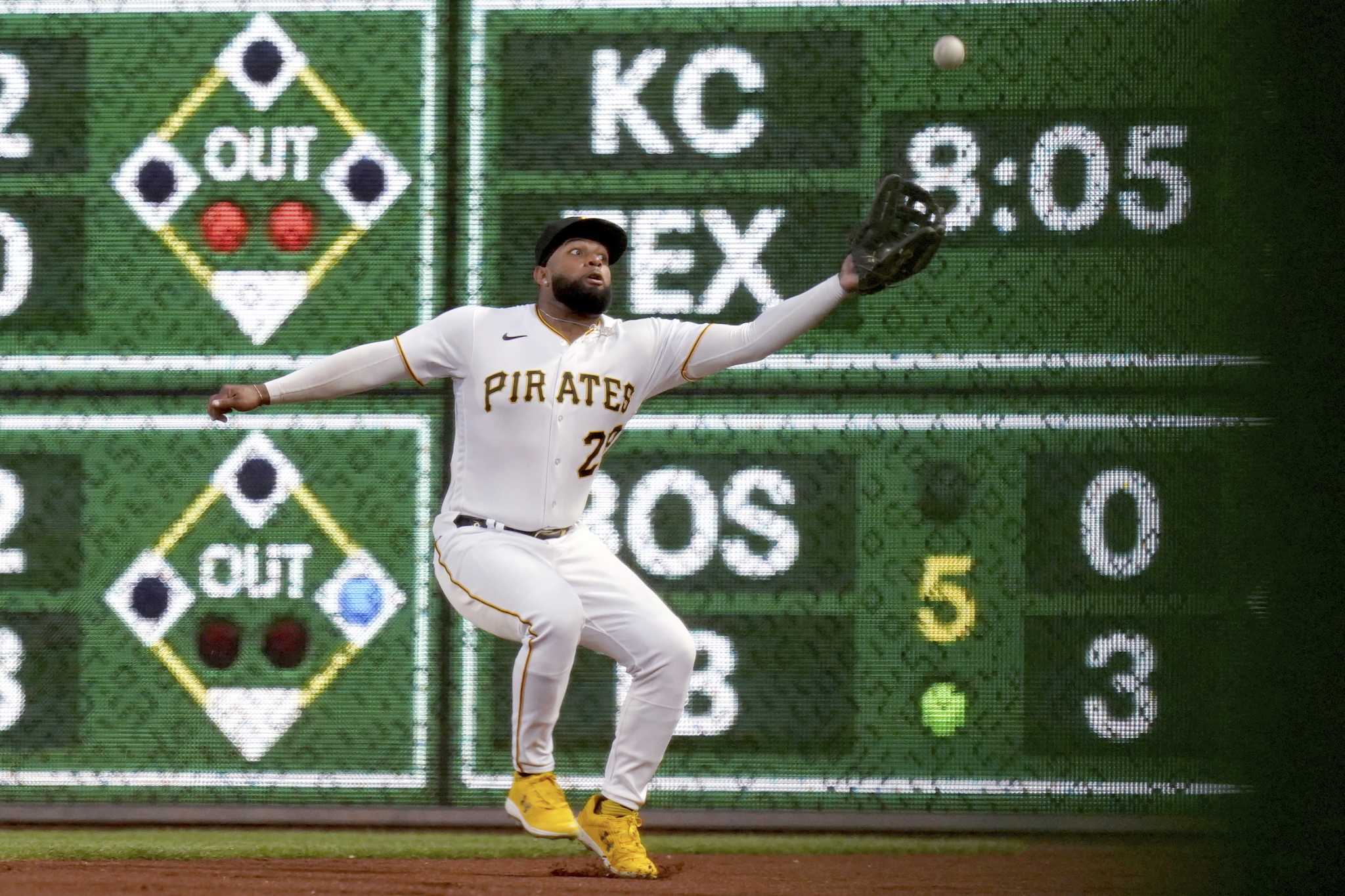 Pirates beat Astros 7-4