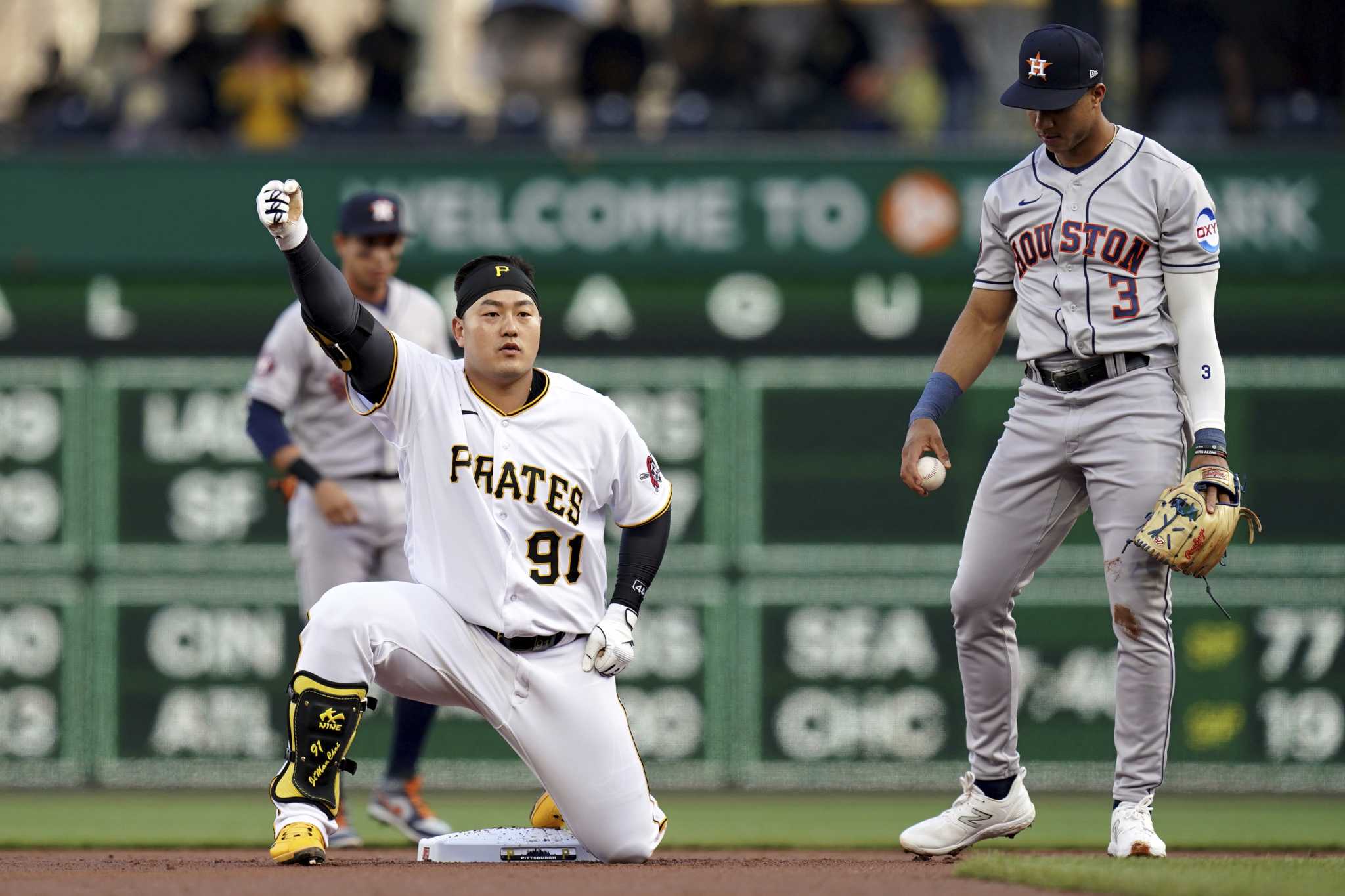 Pirates rookie Bae shines against Red Sox in Pittsburgh win