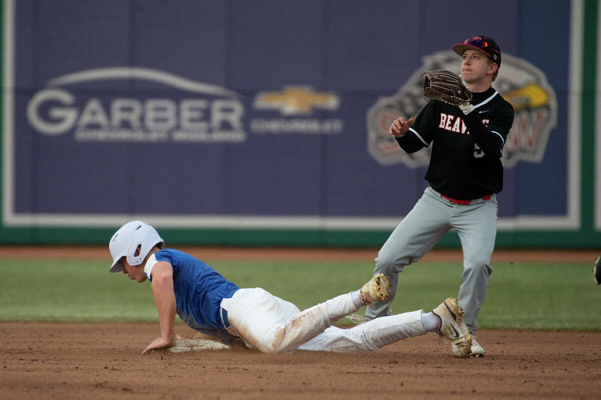 Gladwin beats rival Beavers in first trip to Dow Diamond