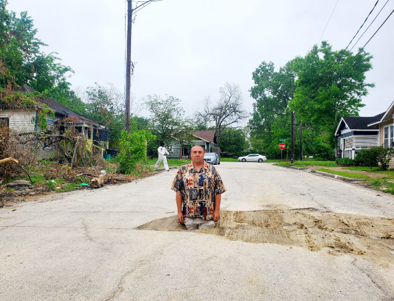 Waist-deep pothole in Houston's Third Ward sparks anger - Vimarsana News
