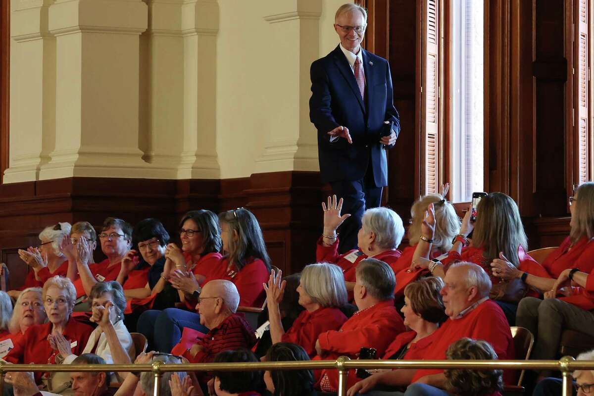 Retired Texas Teachers Cheer Likely Pay Bump As State Employees Wait