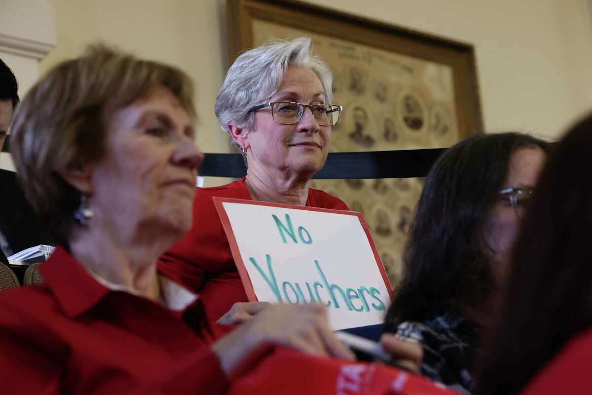 Retired Texas teachers cheer likely pay bump as state employees wait