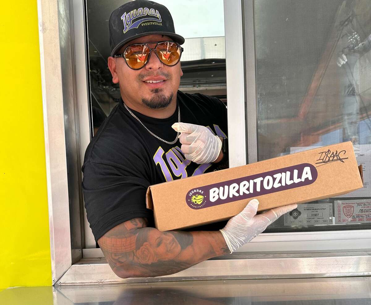 Iguanas Burritozilla parks truck in Balcones Heights