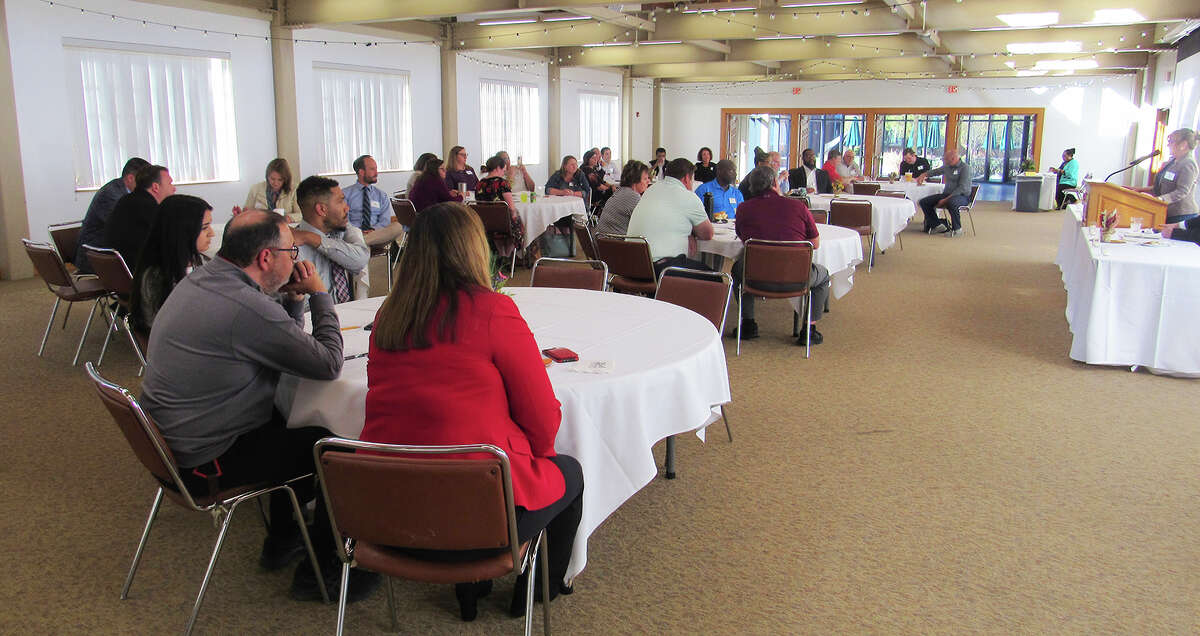 stuart-werden-lead-talk-of-teacher-shortage-solutions-in-edwardsville