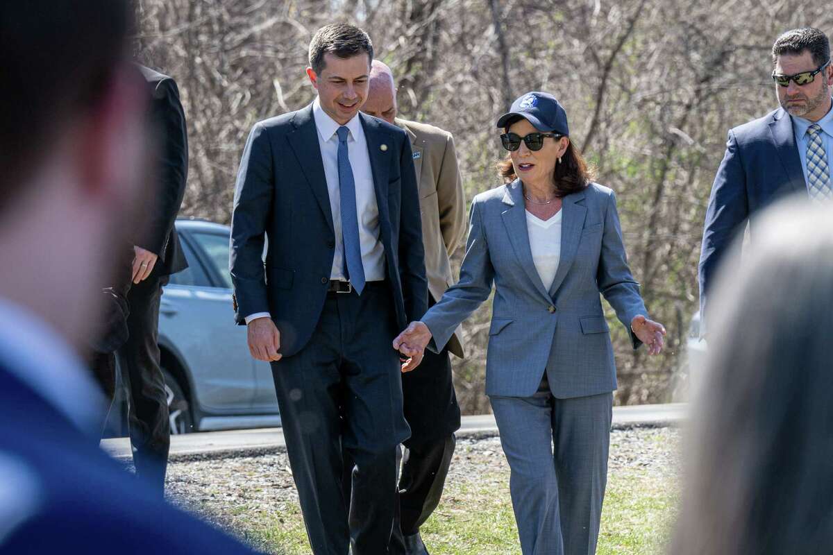 Buttigieg touts 21 million for CastletononHudson Bridge