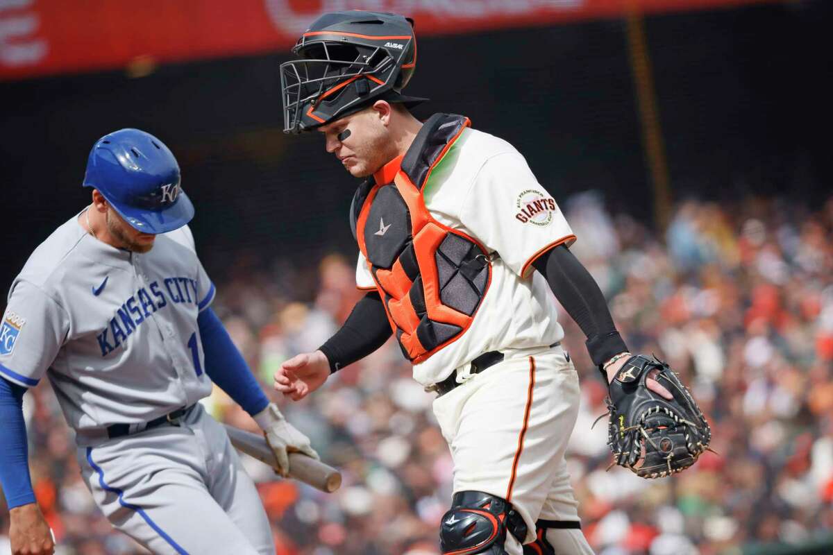 Giants place Gold Glove catcher on 60-day injured list