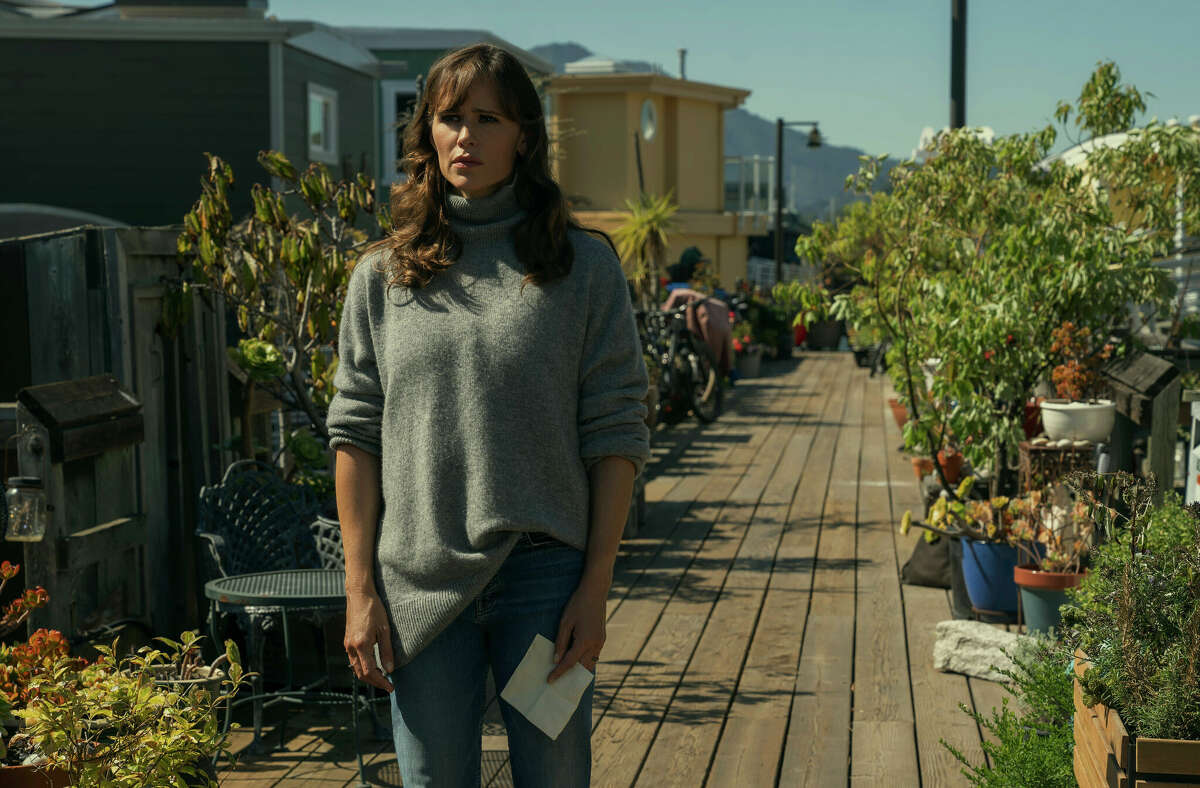 Hannah Hall (Jennifer Garner) looks bereft on Liberty Dock in Sausalito, Calif., in a scene from “The Last Thing He Told Me.”