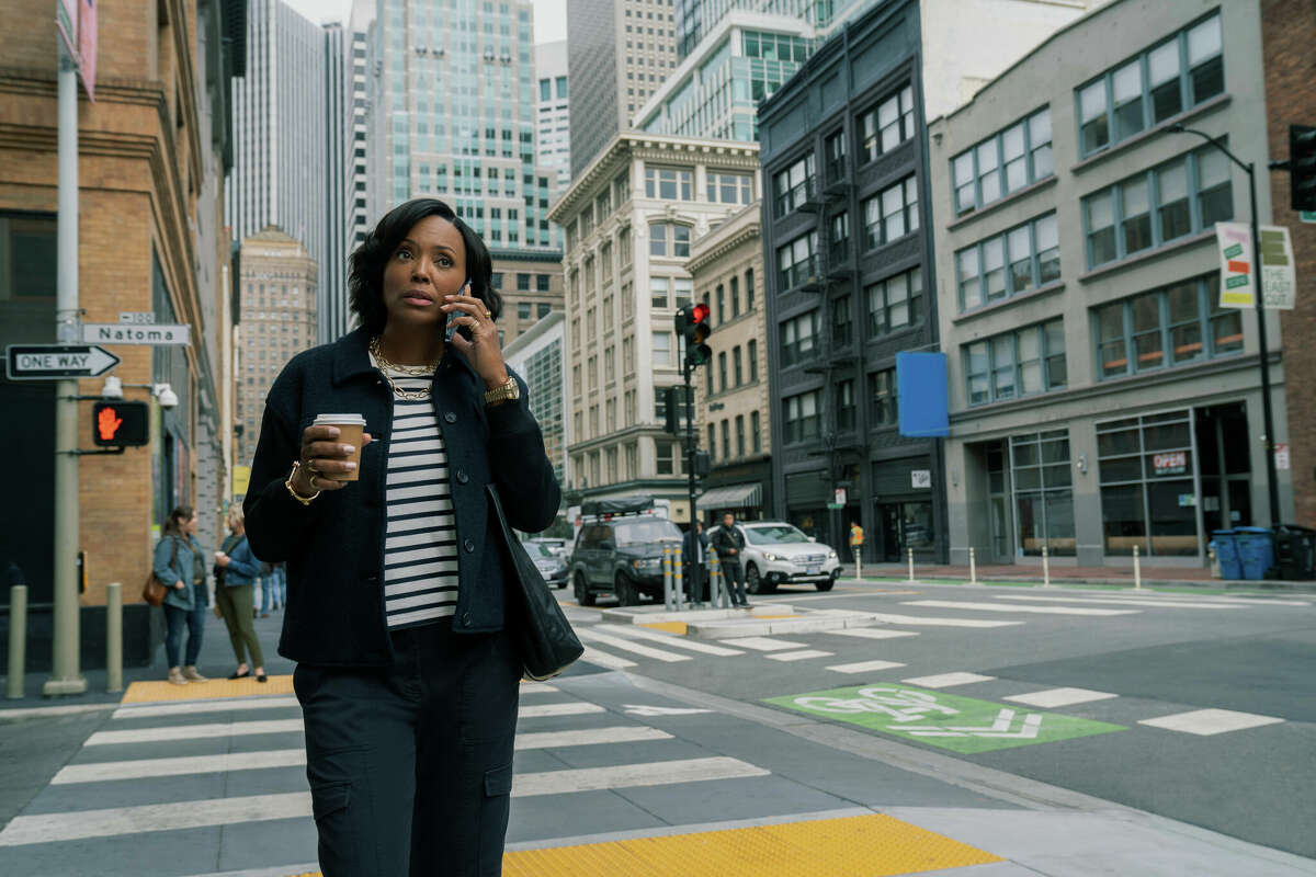Aisha Tyler plays Hannah Hall’s friend Jules, a reporter who helps Hannah look into the mystery of her husband’s death, in “The Last Thing He Told Me.”