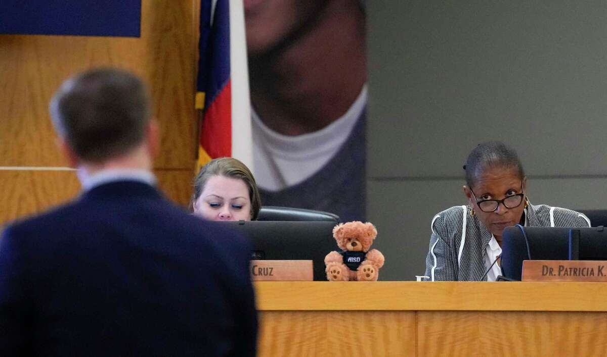 HISD takeover Elected trustees pepper TEA rep with questions