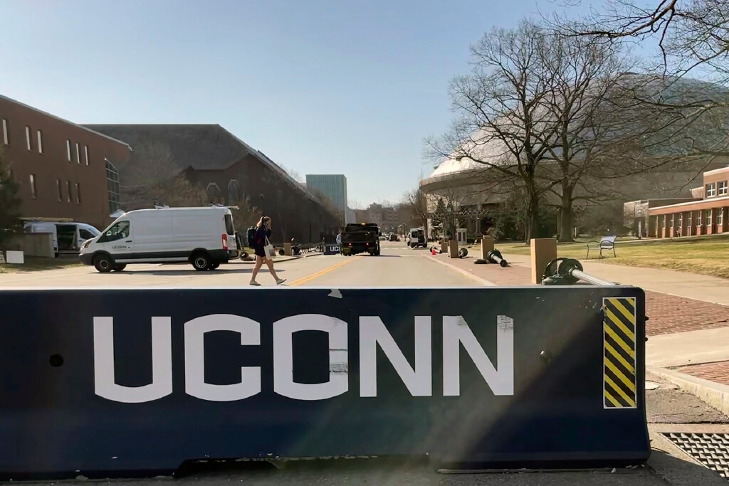 Police: Simsbury man threatened UConn official in series of messages - Vimarsana News