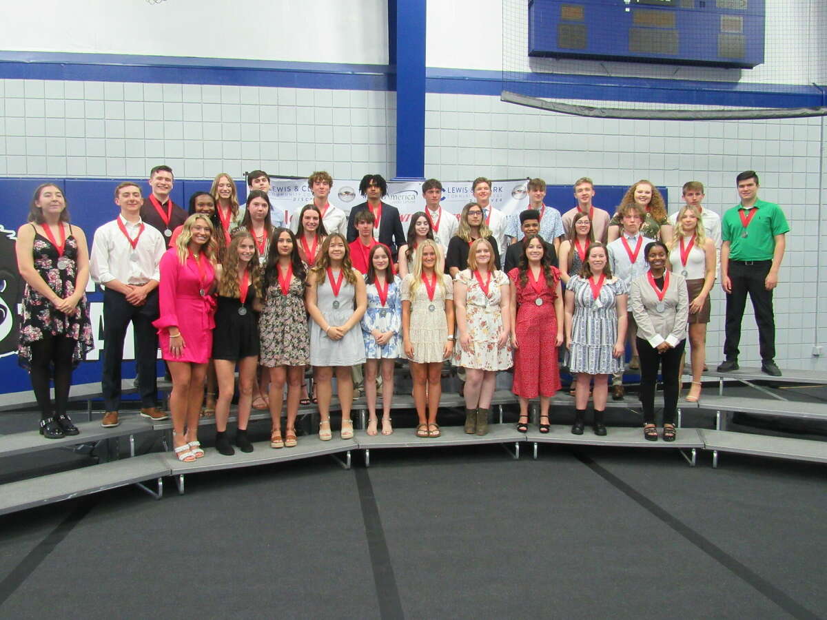 Silver Medallion honors 206 outstanding high school seniors