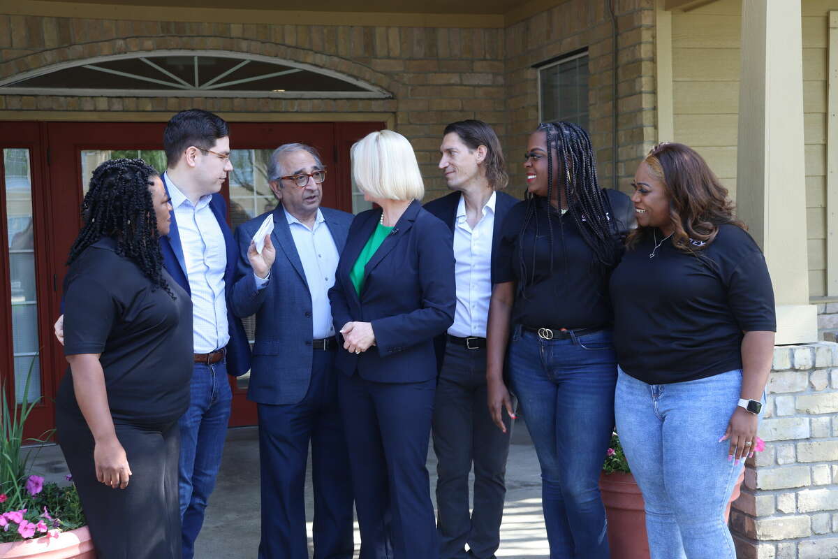 ITEX Management staff and Texas Land Commissioner Dawn Buckingham get situated for a group photo on April 14, 2023 at the Sunlight Manor Apartments.