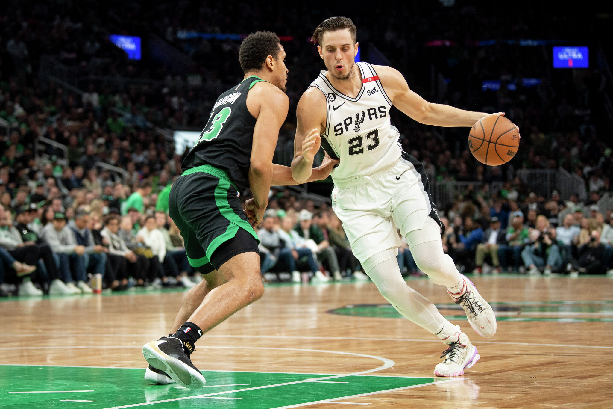 Aramark sells ownership in San Antonio Spurs for 100M