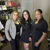 Lisse女士精品店是Maria Marisol Guzman(左)、Daniela Caiza和Mildreth Garcia的新生意，将出售内衣、钱包、faja(压缩服装)和女性运动服。2023年4月14日，星期五，康涅狄格州丹伯里
