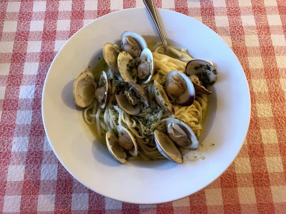 Linguini con almejas en Little Italy.