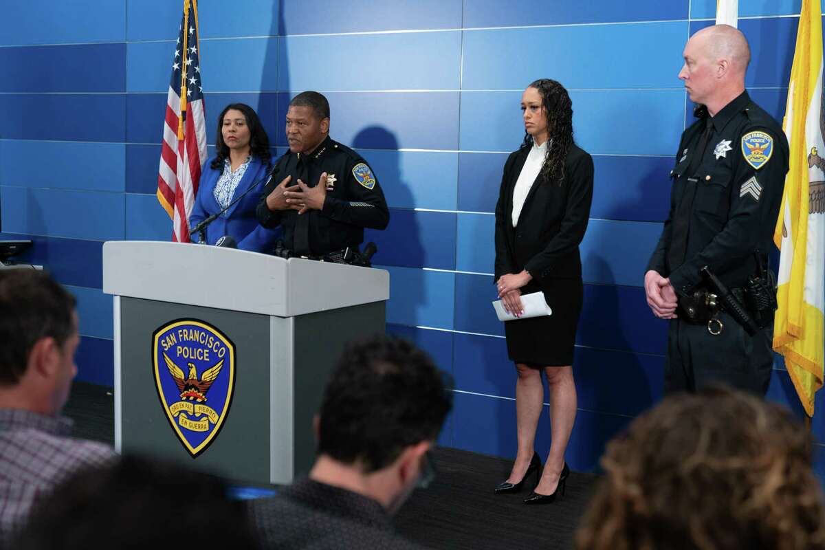 2023年4月13日星期四，在加州旧金山，警长威廉·斯科特在新闻发布会上向媒体发表讲话，讲述鲍勃·李在旧金山警察总部被杀一事。