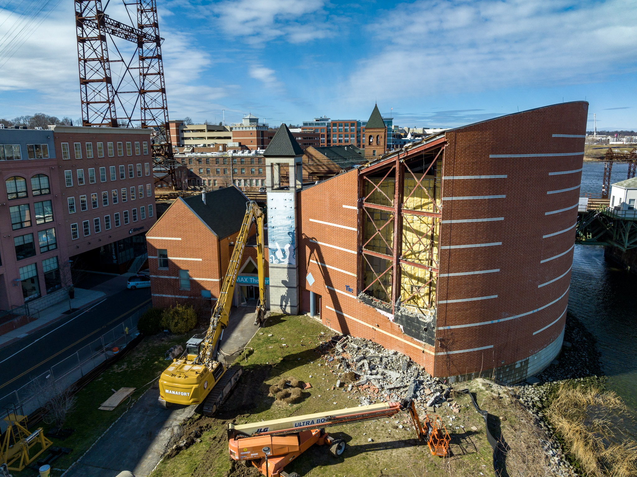 Norwalk’s old IMAX theater is dismantled brick by brick as massive CT