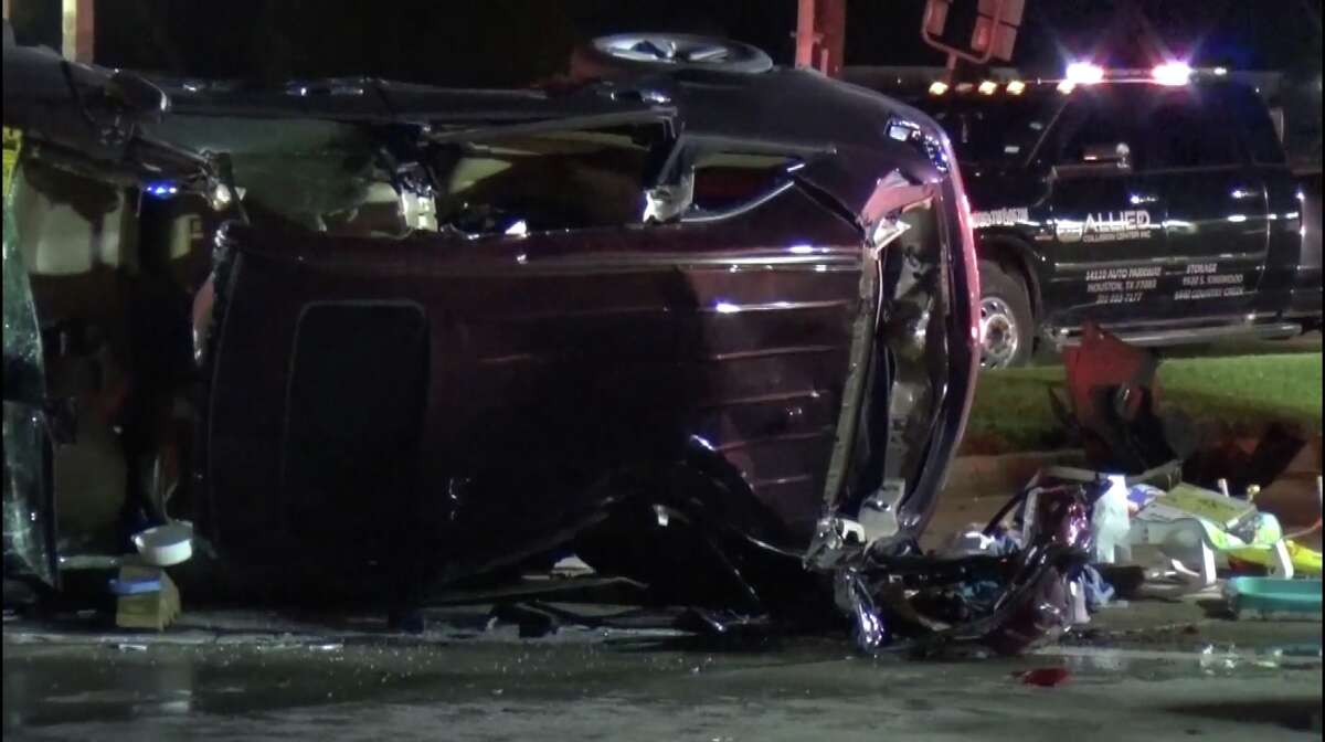 3 people, dog injured after collision in southwest Houston