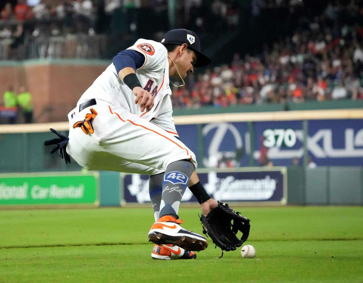 Houston Astros Yordan Alvarez begins the season on fire