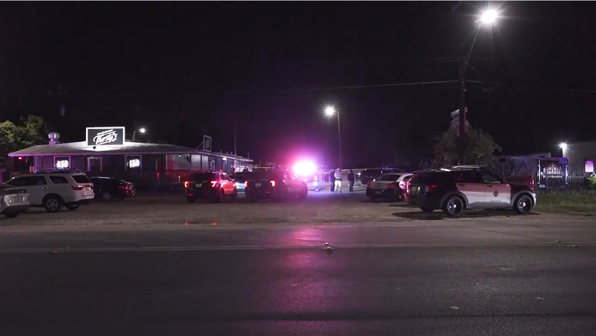 San Antonio Southside bar shooting leaves one in critical condition