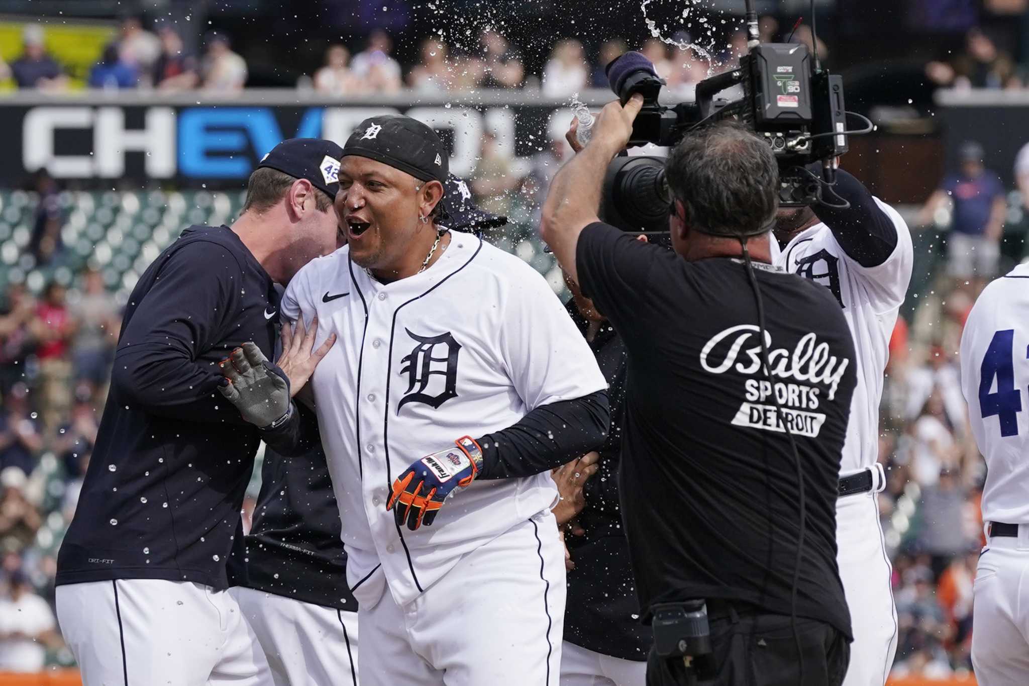 Fittingly, Tigers' Miguel Cabrera watches final strike