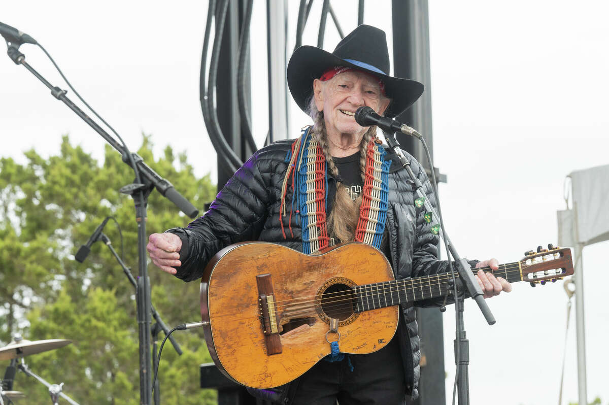 The Lyndon B. Johnson non-profit foundation honors Willie Nelson for his life achievements with an Endowment for Uplifting Rural Communities fund for future leaders. 