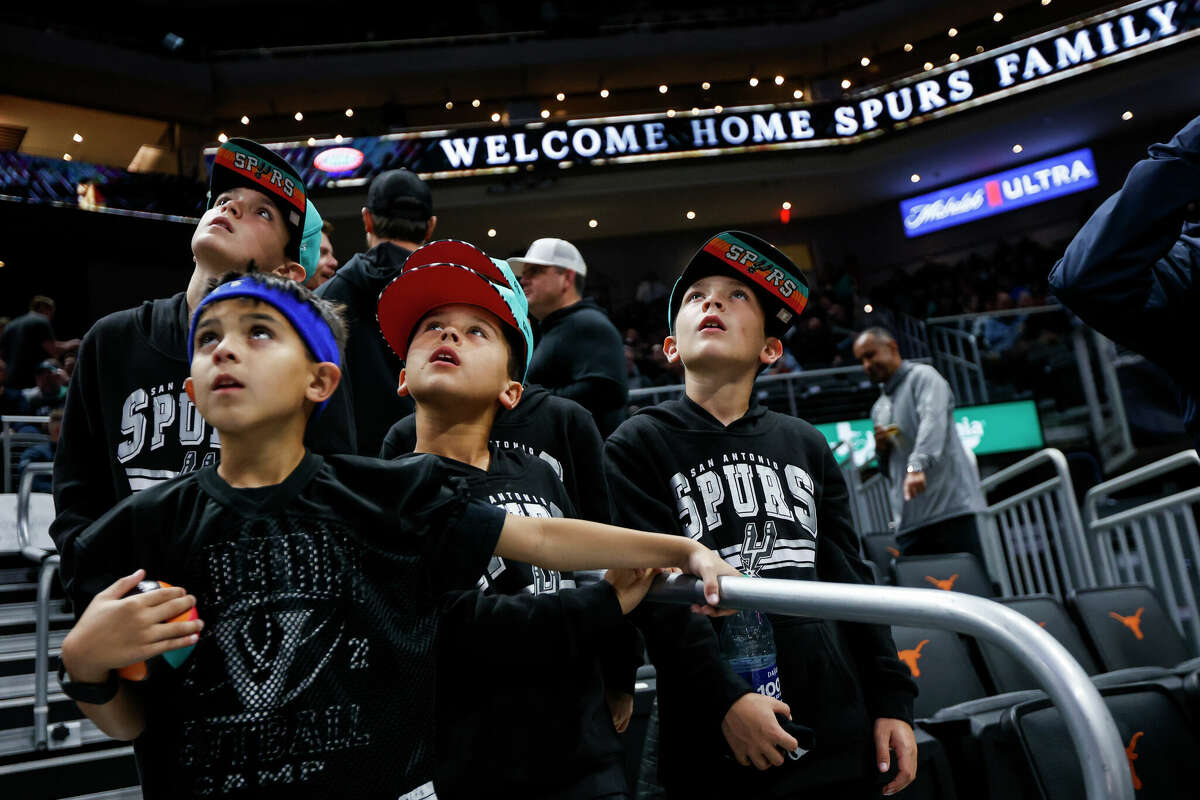 San Antonio Spurs welcome back fans inside the AT&T Center