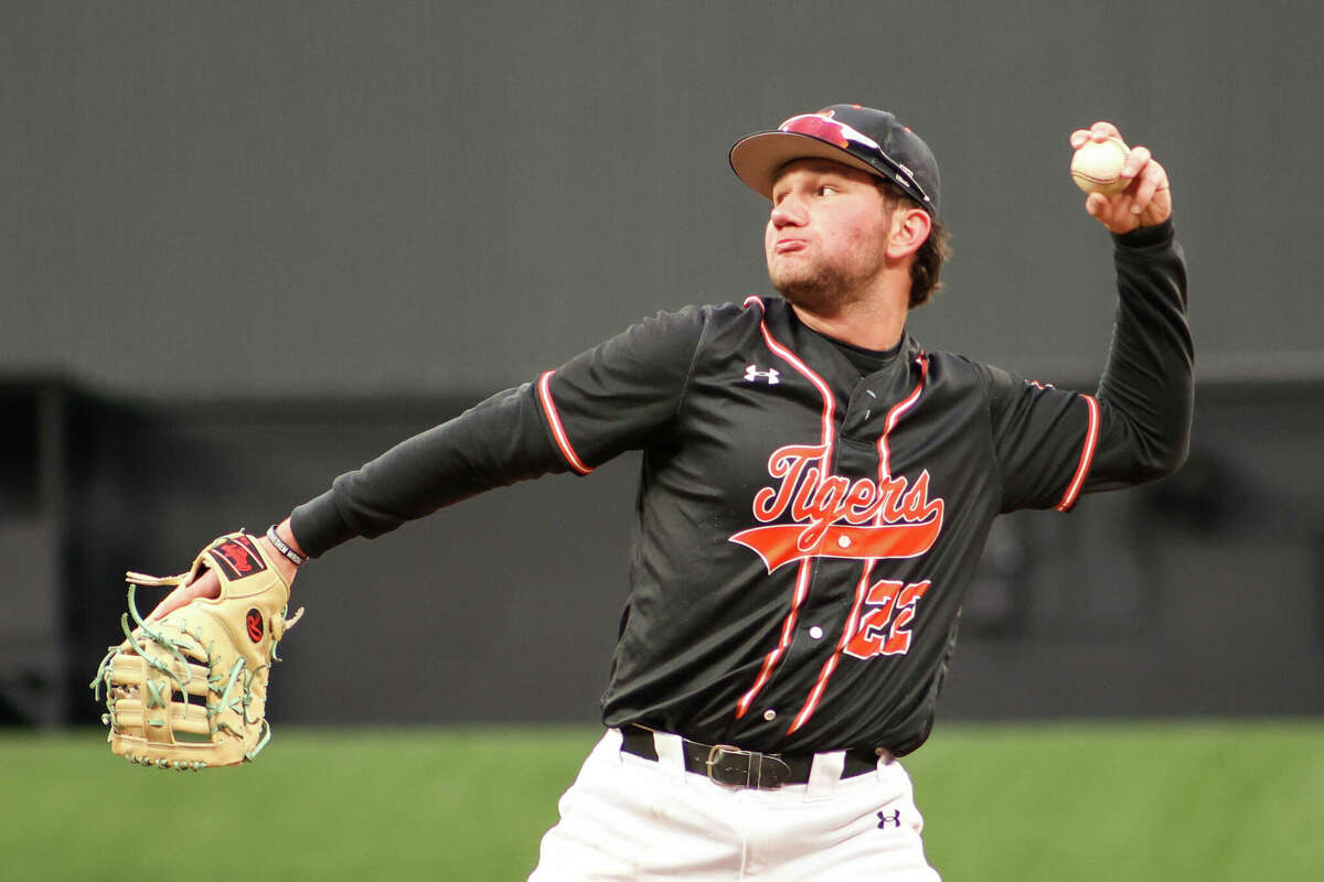 Lincoln Land Baseball Take the Field at Busch Stadium this Fall