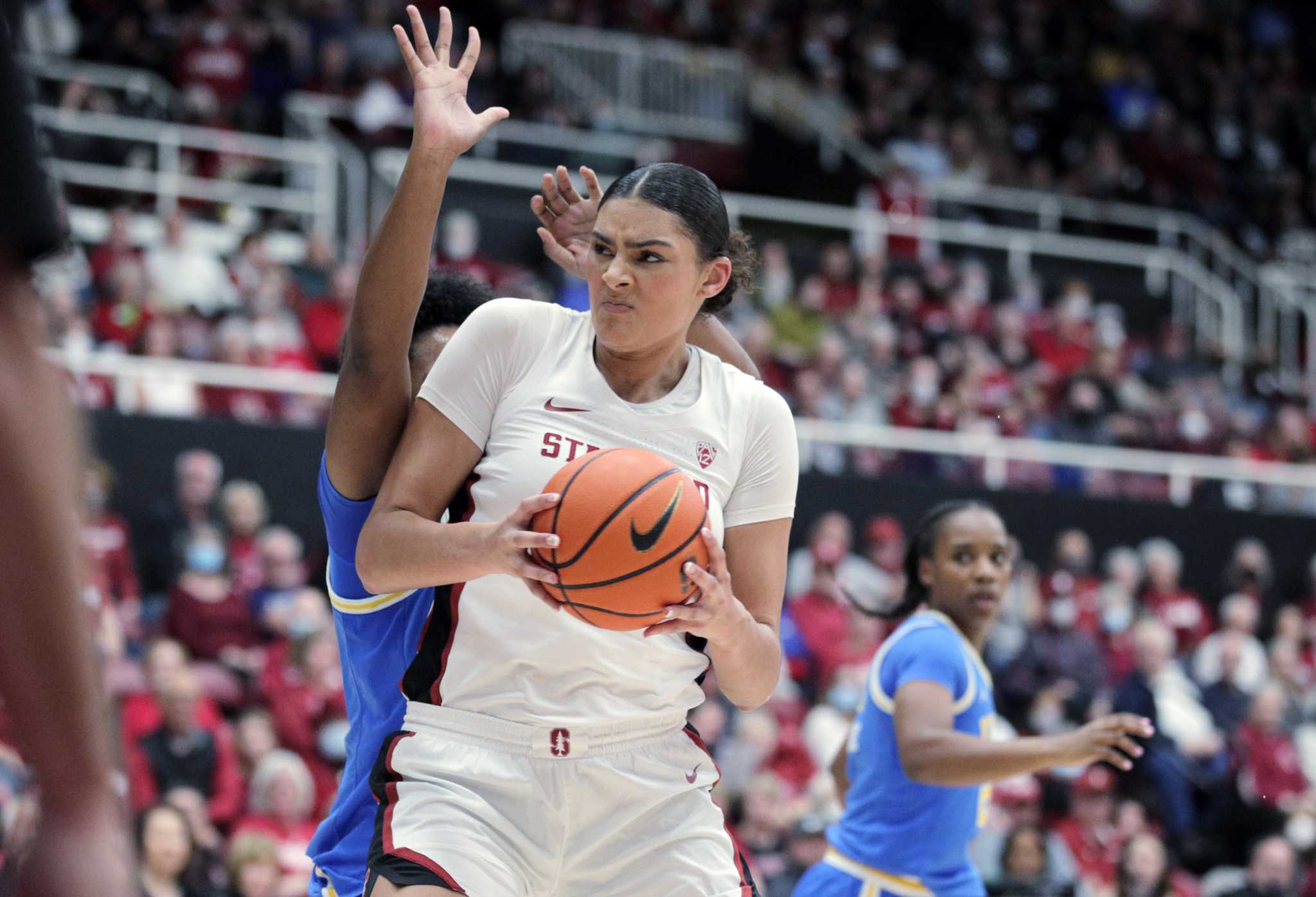 Stanford transfer Lauren Betts commits to UCLA for sophomore season