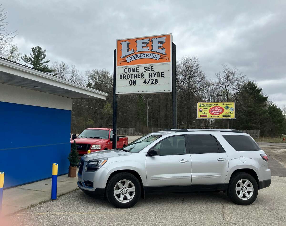 Lee's Bar&Grill