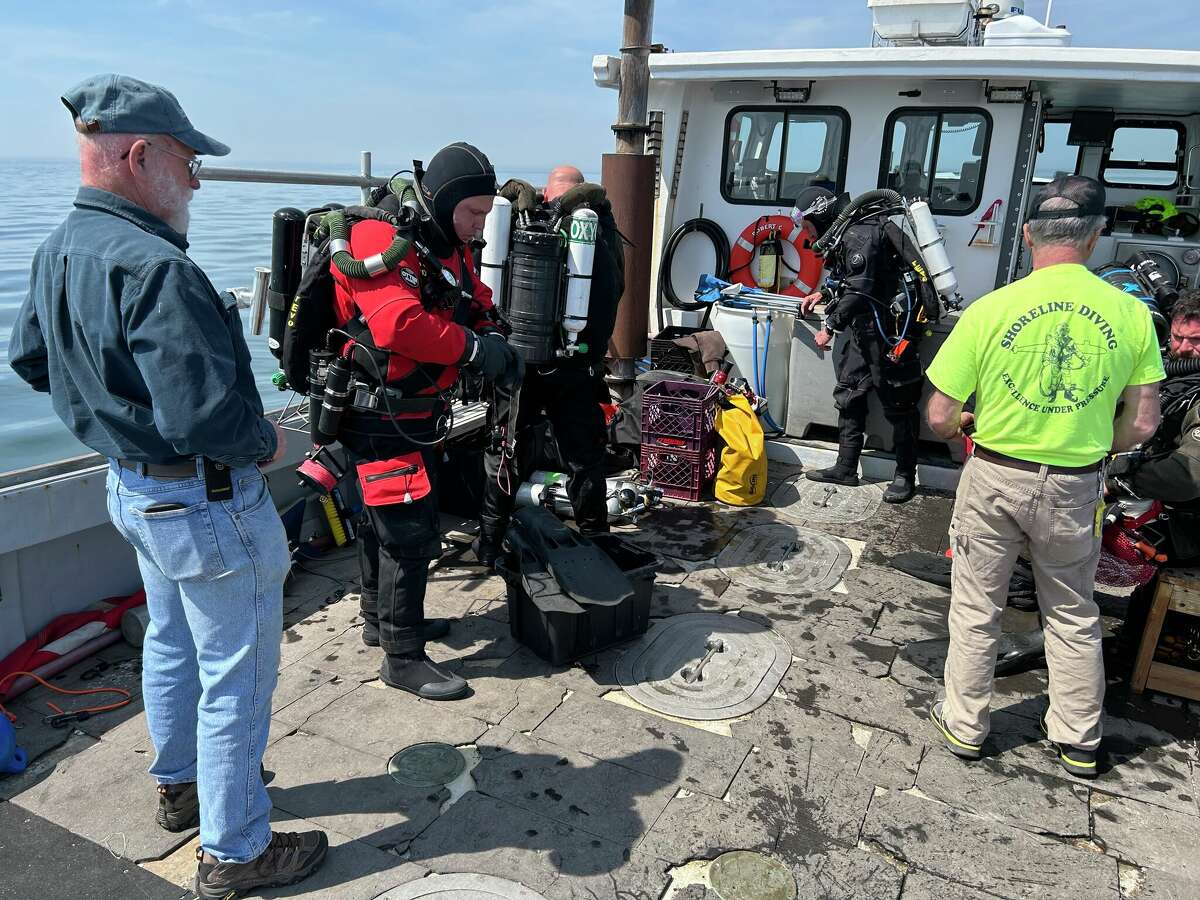 Divers find submarine missing for 80 years in Long Island Sound